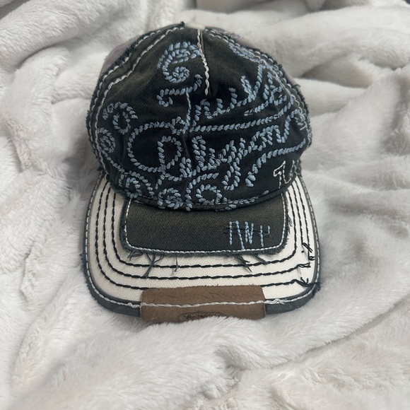 True Religion Vintage Embroidered Distressed Trucker Cap - Picture 1 of 2